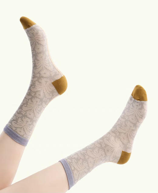 西太后土星刺绣 浮雕女士中筒袜
原单三双 商品图4