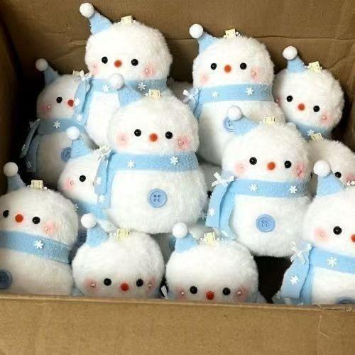 【创意设计❗️萌趣可爱】毛绒雪人挂件喜庆兔年礼物创意包包摆件怀旧青年带娃送女友新年送礼。jb 商品图1