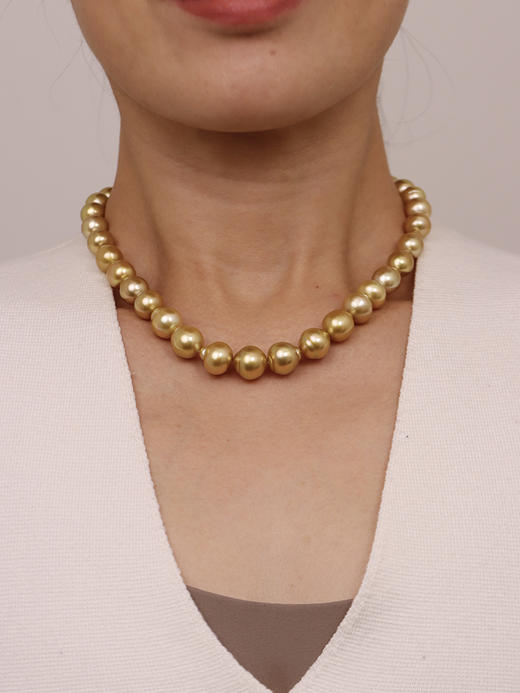 【挚友限定】南洋金珠项链 极光浓金色 水滴型9-13mm 商品图5