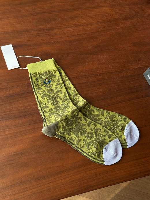 西太后土星刺绣 浮雕女士中筒袜
原单三双 商品图1