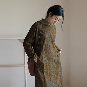 绽放841朵/复古细条灯芯绒圆领宽松长袖连衣裙女新款百搭A字长裙