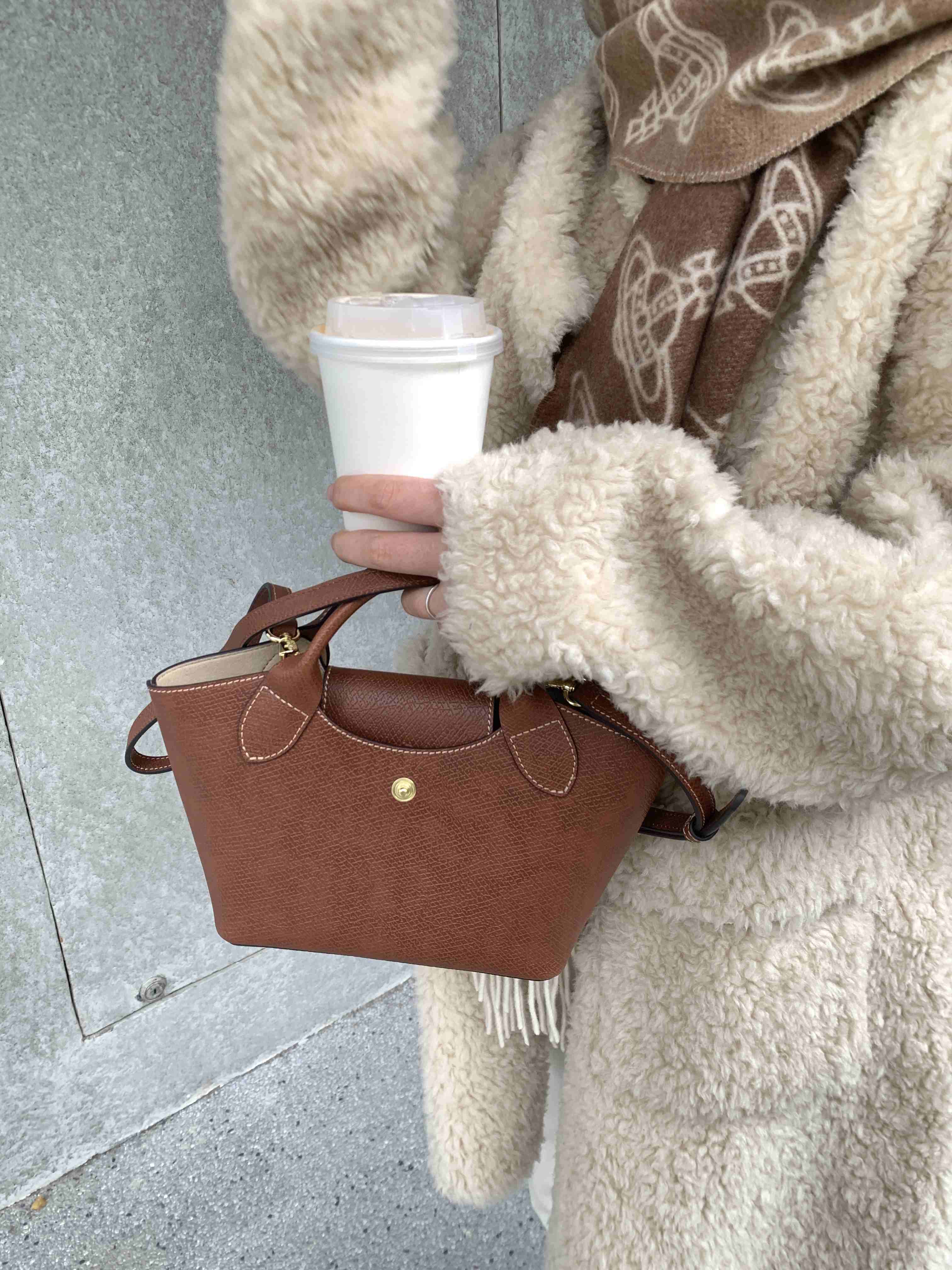 一店j 意大利进口「原厂皮」一支难求断货王！三用Epure元宝包耐用耐看～