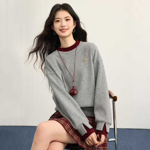 【12/10新品6折】熙世界慵懒风松弛厚卫衣女2025秋冬新款撞色拼接套头休闲宽松上衣 商品图4