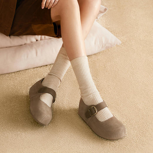 【上新】千百度薄底全包勃肯鞋女2026春冬新款平底玛丽珍深口休闲真皮单鞋A26125362 商品图1