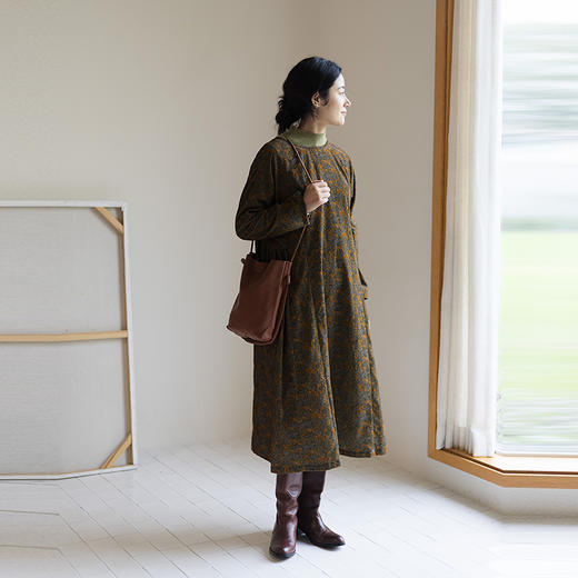 绽放841朵/复古细条灯芯绒圆领宽松长袖连衣裙女新款百搭A字长裙 商品图2