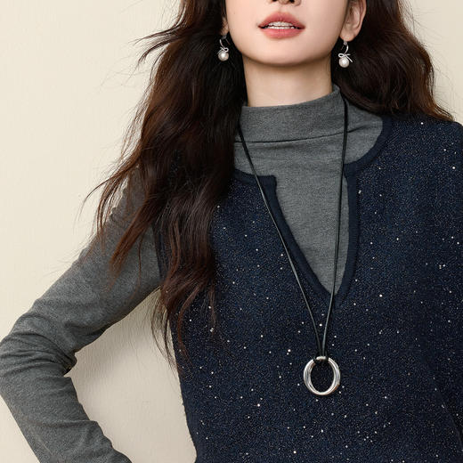 【12/10新品6折】熙世界巨好看的亮片针织马甲女秋冬新款小香风叠穿含羊毛背心上衣 商品图4