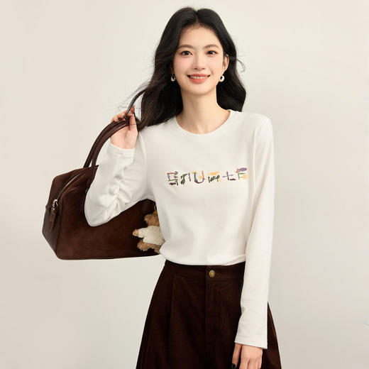 【12/10新品6折】熙世界内里抓毛印花T恤女长袖2025年新款秋冬百搭圆领上衣打底衫 商品图3