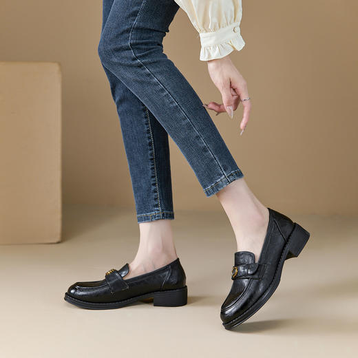 【限时秒杀】西遇法式乐福鞋女新款秋季瘦版山茶花通勤低跟单鞋棕色小皮鞋V0047881/V0047621 商品图7