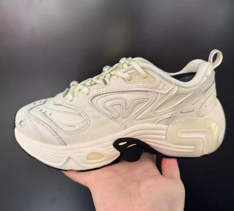 安踏SV|安踏SV系列新款老爹鞋休闲时尚防滑运动通勤鞋女122548802VS【库存有限，如无货将做退款，介意慎拍！】 商品图0