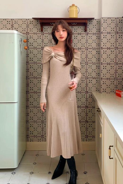 SIA SAYLOR 气质修身玫瑰花一字肩针织连衣裙 21792 商品图2