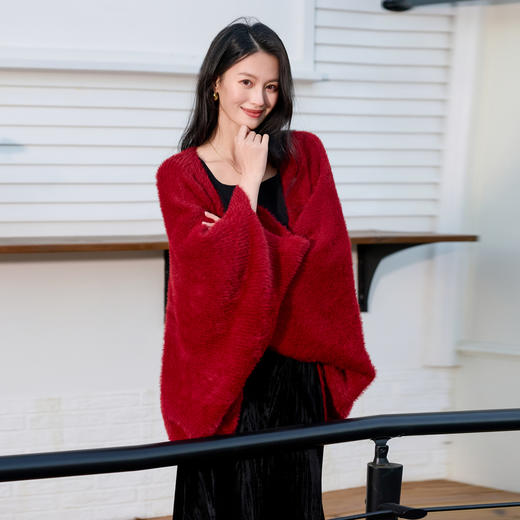 三彩2026新款节日酒红仿貂毛披肩外搭廓形氛围感小众时尚百搭女 商品图4