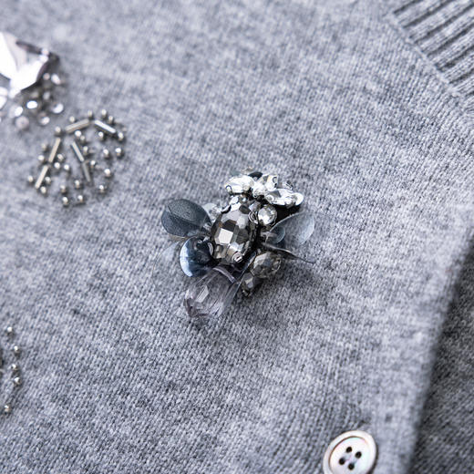 「高货wl」全新升级【铂金会员349/天猫469/差价120】(00436)洛诗琳气质纯羊毛针织开衫2025秋冬重工珠片钉钻毛衣外套 商品图3