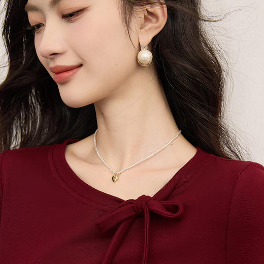 【12/10新品6折】熙世界特别漂亮的红色T恤打底衫女秋冬氛围感蝴蝶结圆领掐腰上衣 商品图4