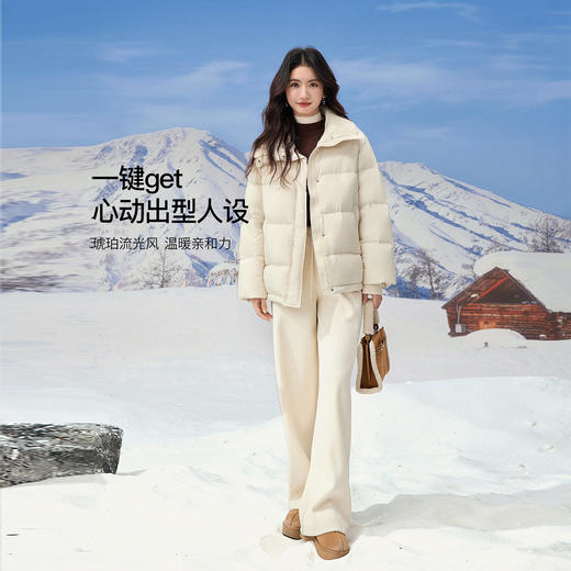 【年货节】熙世界奶呼呼杏色短款羽绒服女冬2025新款休闲落肩立领面包服外套 商品图3