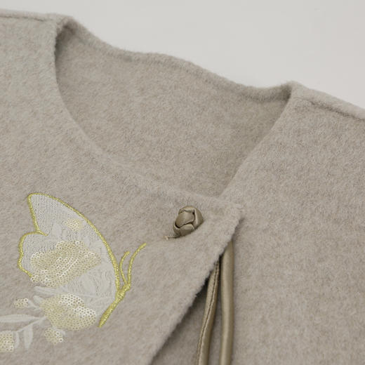 QH969斯尔丽2025秋冬新款轻国风绣花流苏双面呢大衣短款羊毛大衣 商品图5