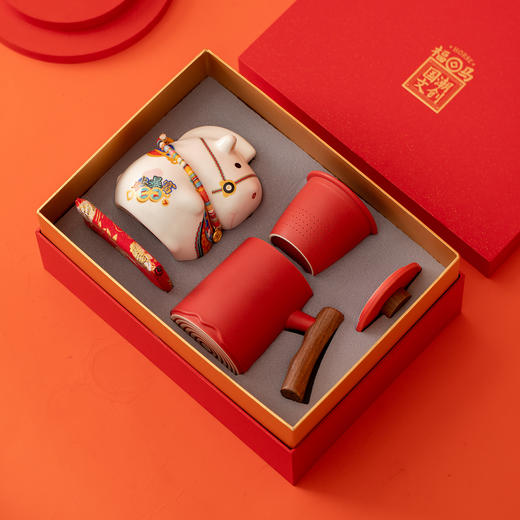 【一群朋友】2026 骐骥驰聘·暴富马新年红办公杯套组 商品图1