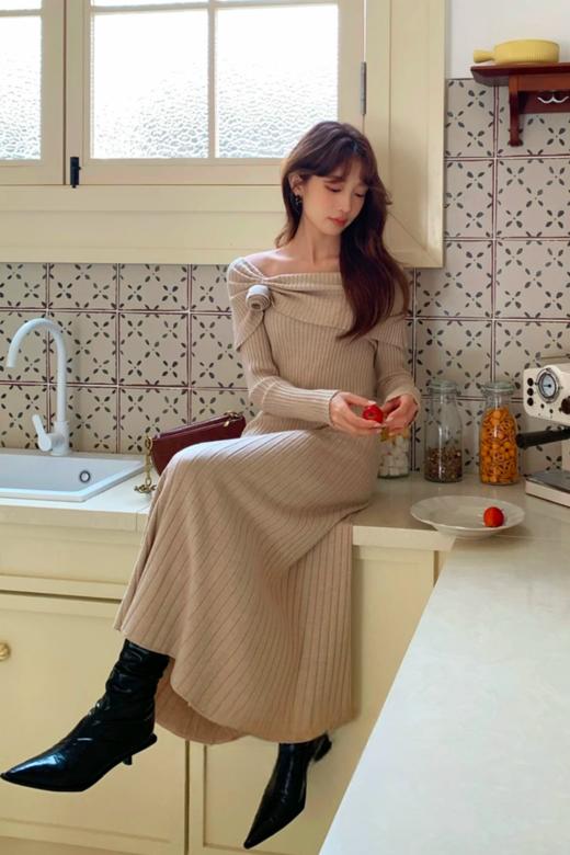 SIA SAYLOR 气质修身玫瑰花一字肩针织连衣裙 21792 商品图4