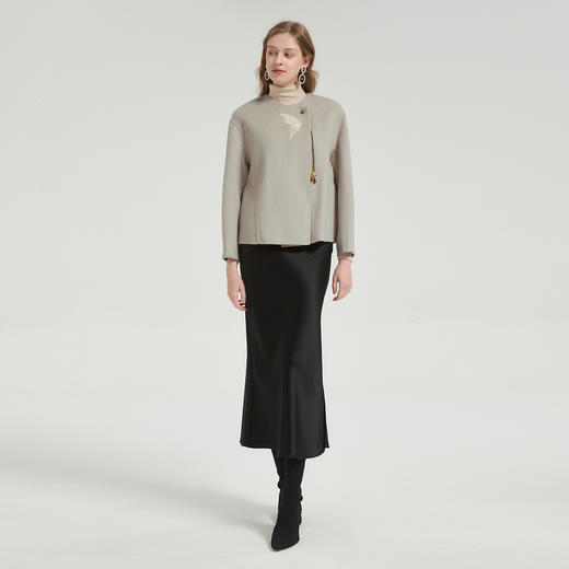 QH969斯尔丽2025秋冬新款轻国风绣花流苏双面呢大衣短款羊毛大衣 商品图3