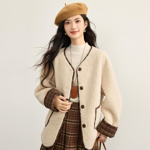 【年货节】熙世界小香风V领仿猫绒外套女2025冬季宽松慵懒皮毛一体毛绒上衣 商品图3