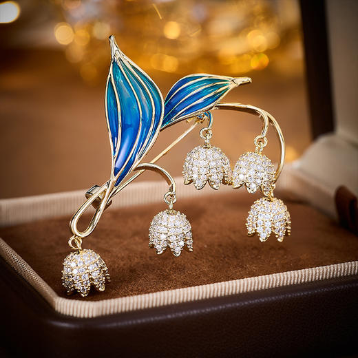 珐琅铃兰花高档镶锆石精致胸针，小众设计感花卉旗袍外套胸花别针LY-M-248 商品图1