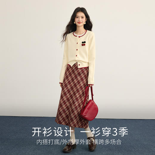 【12/10新品6折】熙世界奶fufu北极绒针织衫女高级感撞色圆领毛衣开衫2025秋冬新款 商品图2