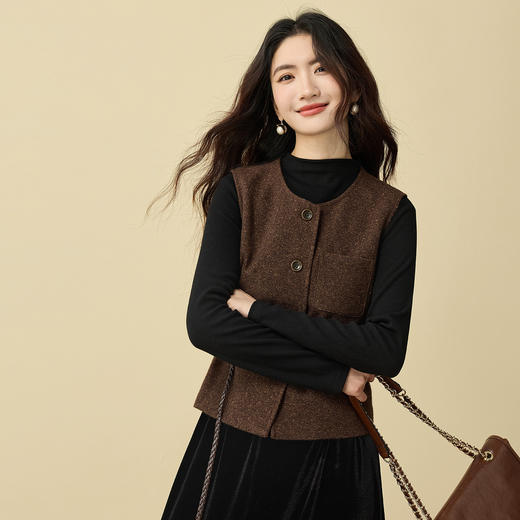 【12/10新品6折】熙世界黑天鹅赫本风连衣裙女秋冬内搭通勤半高领针织拼接丝绒长裙 商品图4