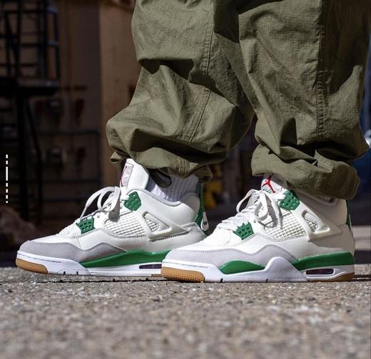 【奥莱仓直发】NIKE/耐克 Air Jordan 4 AJ4 复古篮球鞋 中帮版型显瘦 商品图0