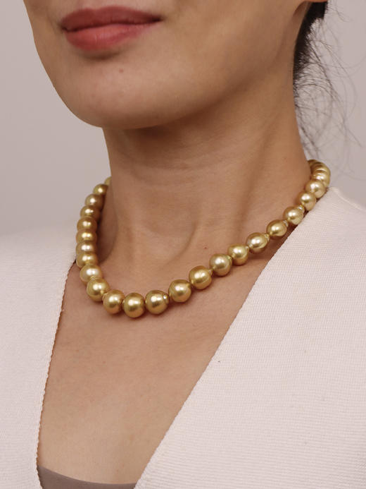 【挚友限定】南洋金珠项链 极光浓金色 水滴型9-13mm 商品图3