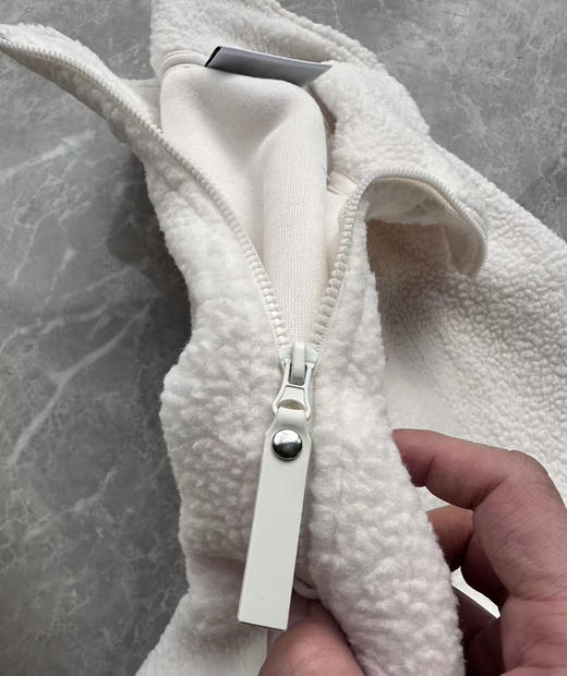 全新正品出口欧单摇粒绒半拉链秋冬男女款抓绒衣
小众欧美单 牌子没意义Oversized-Fit类似款
猫店在售折后起步600+
欧码XXS-XL 商品图3