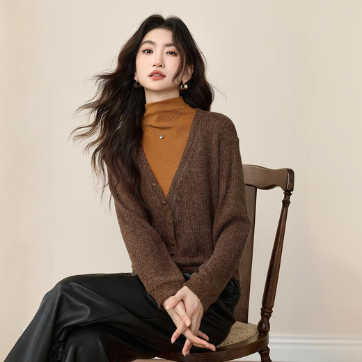 【12/10新品6折】熙世界假两件撞色半高领毛衣女2025年秋冬新款复古别致打底针织衫 商品图4