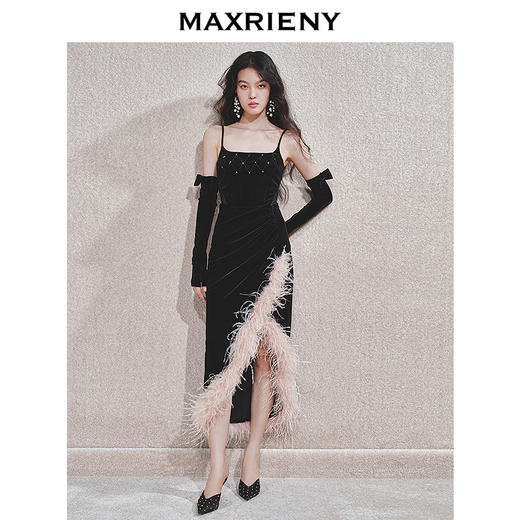 MAXRIENY【商场同款-节庆穿搭】MAXRIENY精致丝绒连衣裙羽毛小黑裙(货号:MC85DR784) 商品图2