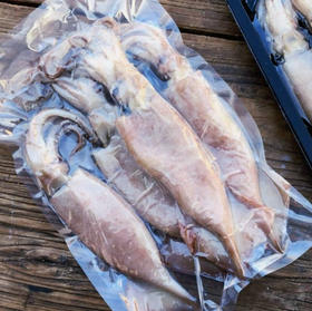 渤海火箭鱿鱼，冷水海域的鱿鱼品种，特点是肉厚，无浸泡漂白，保持原浆原色，1.5斤/袋（3-5条）