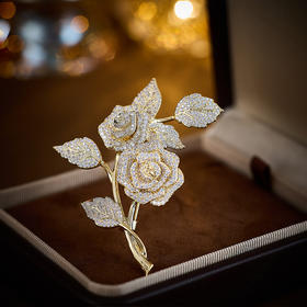 高级感重工微镶锆石玫瑰花胸针，优雅轻奢花束别针时尚西装大衣配饰LY-F-065