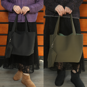 一周发货【大容量牛皮托特包】💫实用大包通勤简约百搭款，外层牛皮，内层麂皮，附赠内层收纳包、挂包。尺寸底长30宽19高29开口45厘米。