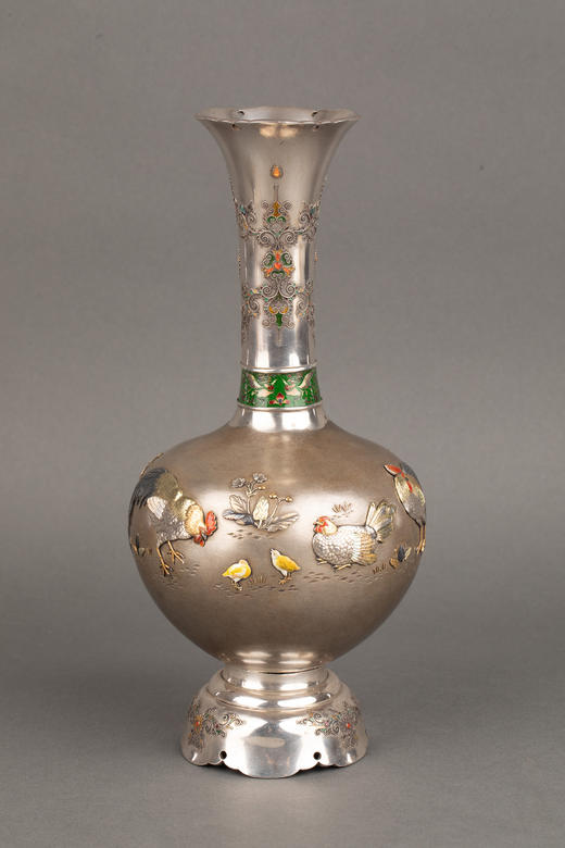 独角鹿西洋古董1880年代日本明治时期出品卷叶纹及东方雄鸡主题珐琅彩绘装饰传统色金银雕花瓶一对 商品图3