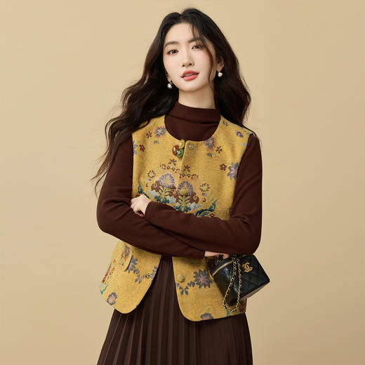 【周四狂欢价】熙世界【雅韵东方】新中式国风金黄色马甲背心女秋冬无袖坎肩上衣 商品图3