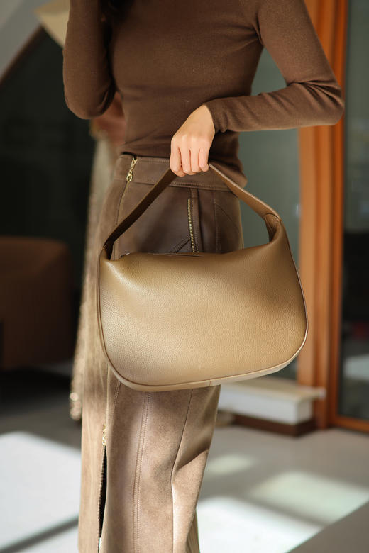 SAFICOO  慵懒风焦糖棕头层牛皮半月宽肩带单肩包 商品图0