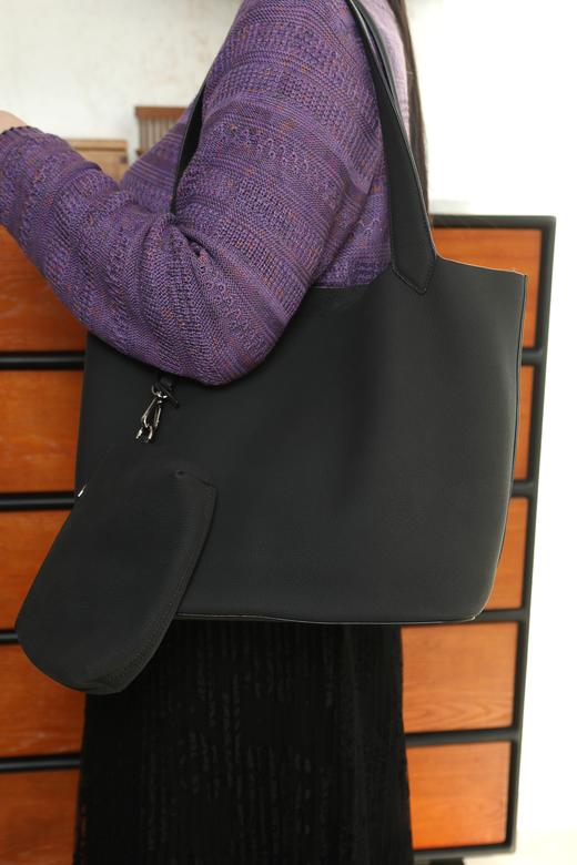 一周发货【大容量牛皮托特包】💫实用大包通勤简约百搭款，外层牛皮，内层麂皮，附赠内层收纳包、挂包。尺寸底长30宽19高29开口45厘米。 商品图2