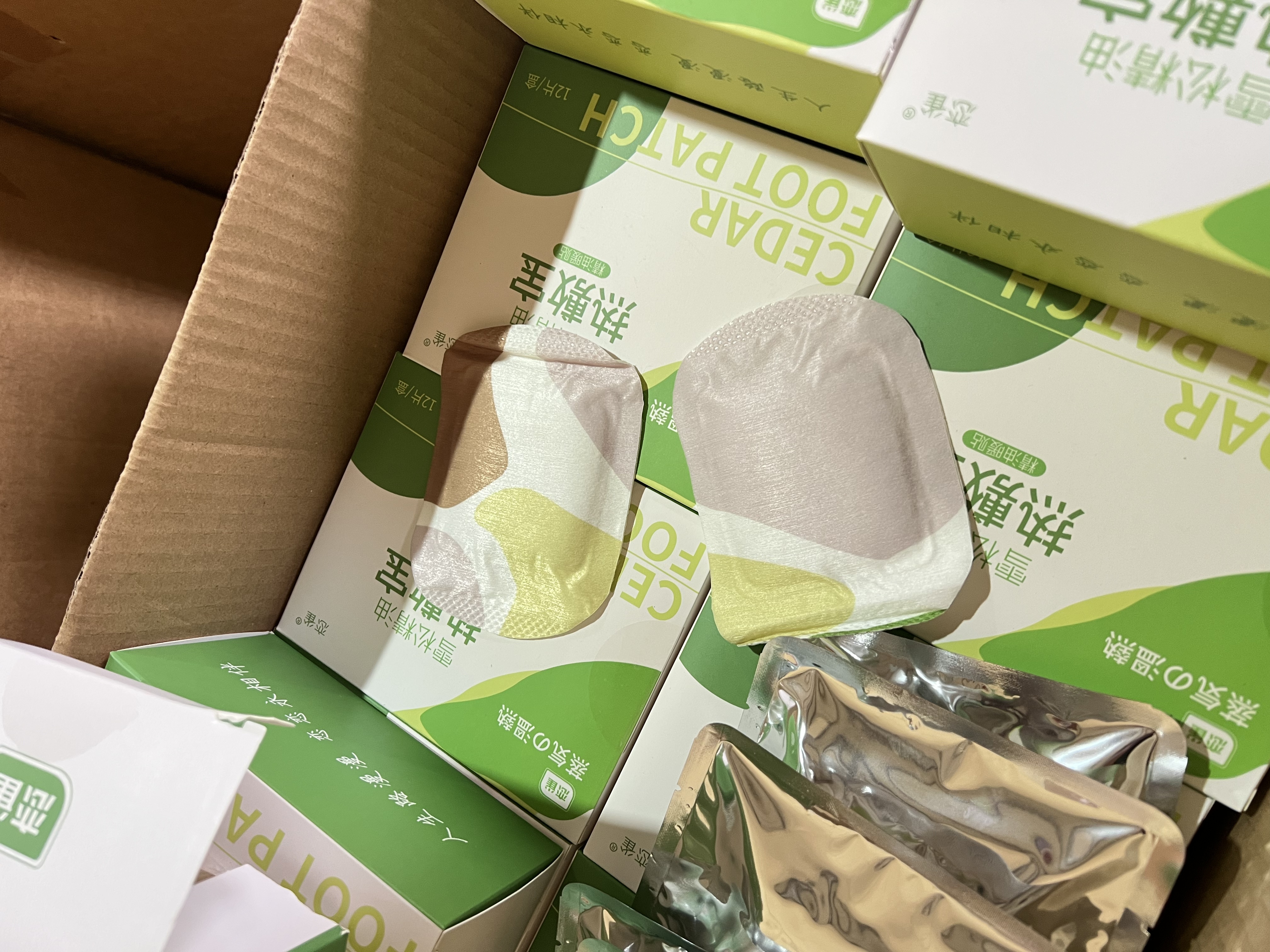 恋雀官网价格30一盒！！雪松精油发热热敷贴 无需粘贴 一盒12片（6对)