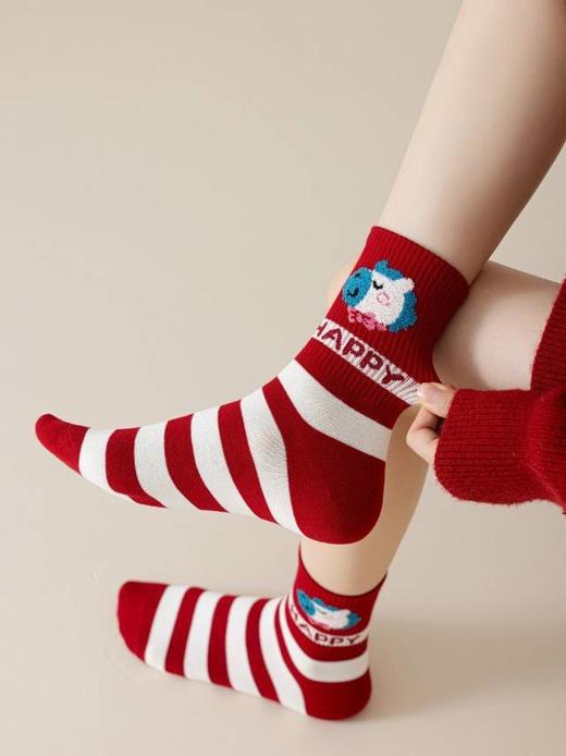 💕【儿童澳绒圣诞新年中筒袜】好喜气！♦️儿童澳绒圣诞新年袜，红袜上有爱心魔法，🌈就像把满满的爱意都融入其中耶～💥这双袜子一穿上，整个人都被甜蜜包围啦 商品图6