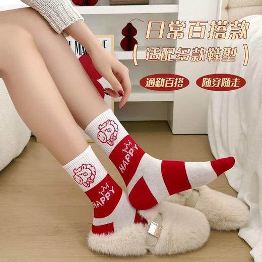 💕【儿童澳绒圣诞新年中筒袜】好喜气！♦️儿童澳绒圣诞新年袜，红袜上有爱心魔法，🌈就像把满满的爱意都融入其中耶～💥这双袜子一穿上，整个人都被甜蜜包围啦 商品图5