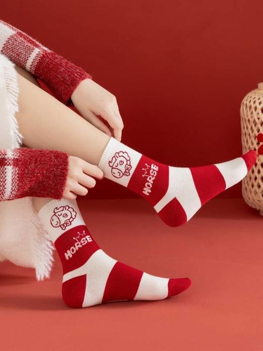 💕【儿童澳绒圣诞新年中筒袜】好喜气！♦️儿童澳绒圣诞新年袜，红袜上有爱心魔法，🌈就像把满满的爱意都融入其中耶～💥这双袜子一穿上，整个人都被甜蜜包围啦 商品图7