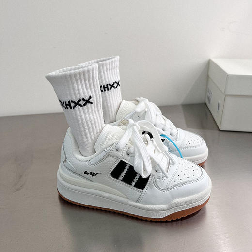 😎AFJI儿童大牌风系列！2025秋冬新款💕【AFJI秋冬新款儿童四季款魔术贴经典板鞋890】 🔹魔术贴穿脱超省心 🔹防滑底跑跳更安全 🔹内里柔软，蓄热保暖，🔆 小朋友不怕冻脚 商品图2