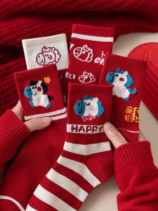 💕【儿童澳绒圣诞新年中筒袜】好喜气！♦️儿童澳绒圣诞新年袜，红袜上有爱心魔法，🌈就像把满满的爱意都融入其中耶～💥这双袜子一穿上，整个人都被甜蜜包围啦 商品图1