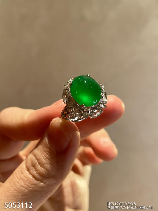 玻璃种艳绿蛋面戒指【5053112】具体价格微信咨询 商品图0