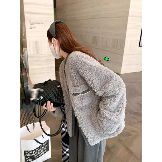 <曾小咸推荐>现货秒杀！微信超特价！韩系毛绒羊羔毛外套 日常429.99/件 立减180 秒杀249.99/件！！深灰西装裤秒杀89.99！ 打底衫 秒杀59.99 商品图3