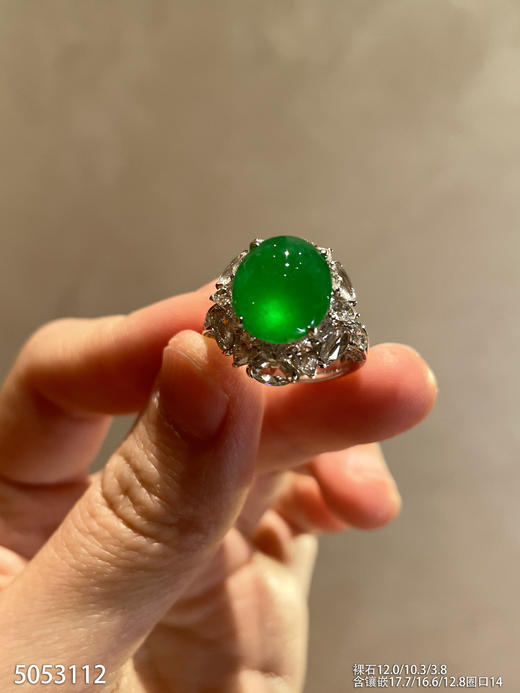 玻璃种艳绿蛋面戒指【5053112】具体价格微信咨询 商品图2