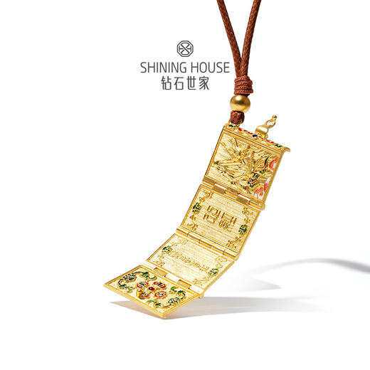 【福佑神护系列】钻石世家 般若波罗蜜多心经足金珐琅挂坠 ；巧妙地开合结构，打开可见经文刻于内部，珐琅彩的点缀让整本经书更加华贵绚丽【黄金产品不支持无理由退换货】预计3-5天发货 商品图3