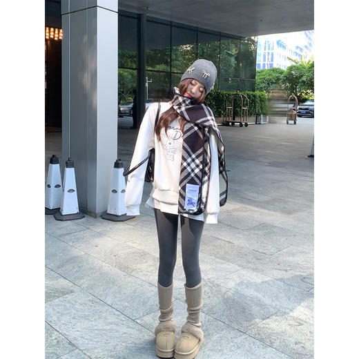 <曾小咸推荐>现货秒杀！微信超特价！韩系刺绣白色无帽圆领套头长卫衣 日常169.99/件 立减80 秒杀89.99/件！！ 商品图1