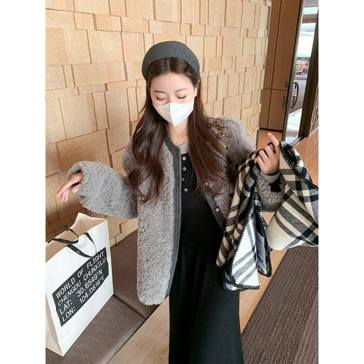 <曾小咸推荐>现货秒杀！微信超特价！韩系毛绒羊羔毛外套 日常429.99/件 立减180 秒杀249.99/件！！深灰西装裤秒杀89.99！ 打底衫 秒杀59.99 商品图1